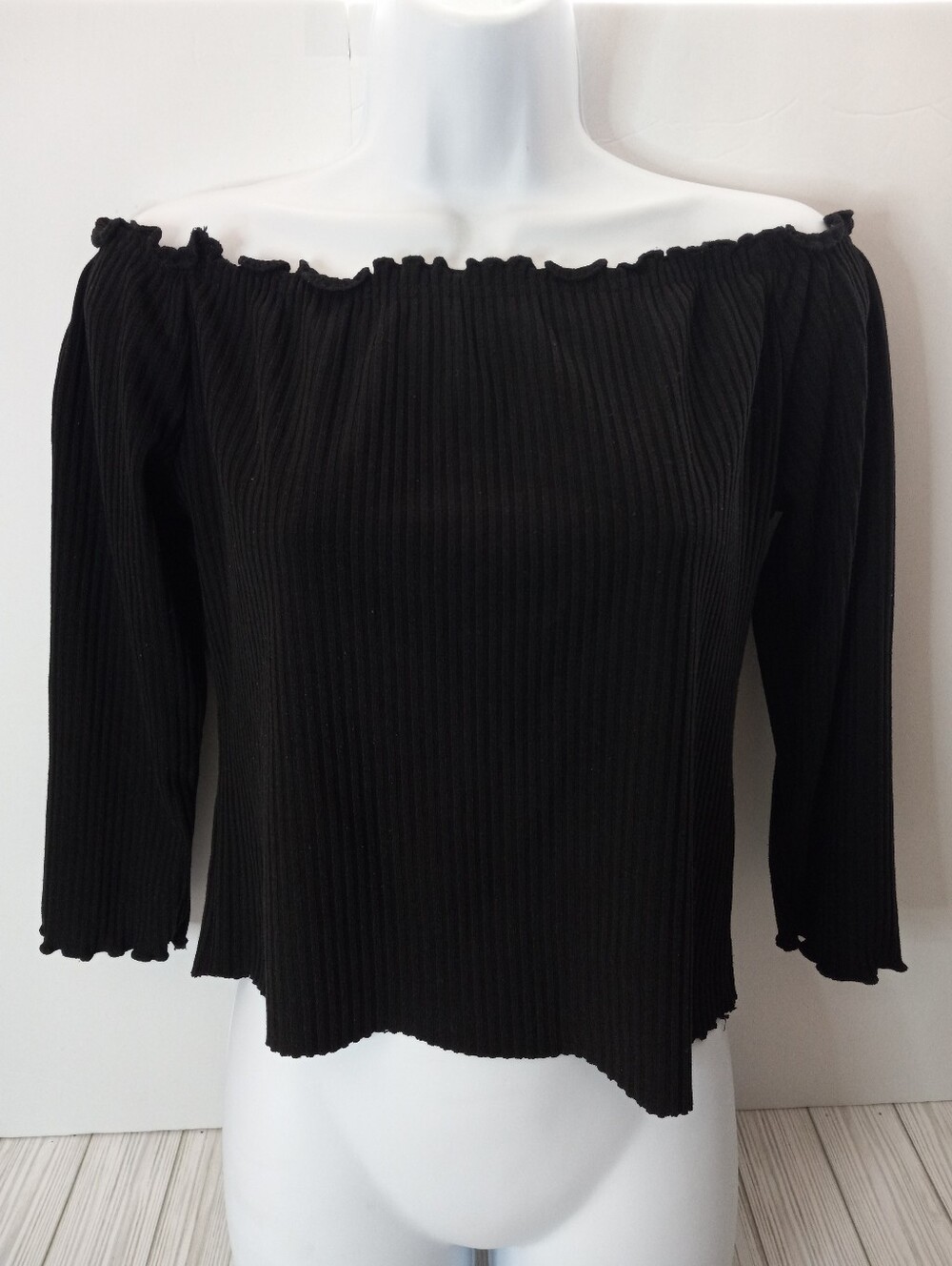Love Ari Y2K Ribbed Off-Shoulder 3/4 Sleeve Black Baby Tee Top